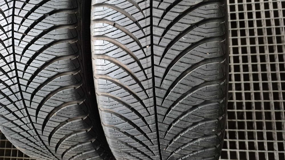 GOODYEAR VECTOR 4 SEASON Gen-2  215/45R17  7,5mm.