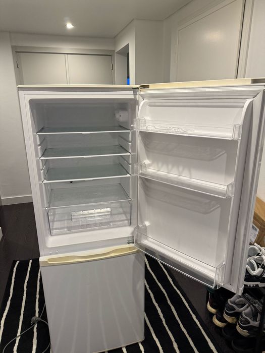 Frigorífico Combinado KUNFT KC3120 WH 207L