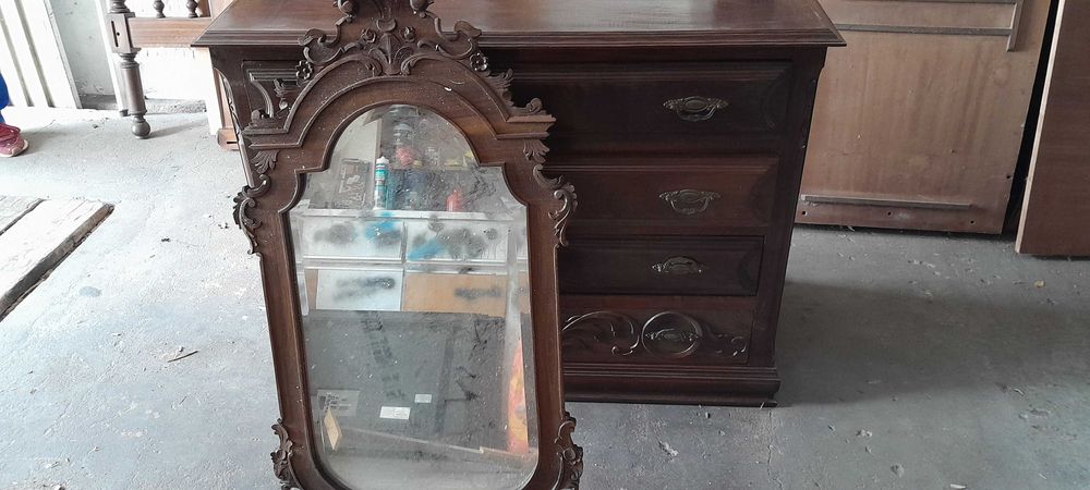 Mobilia antiga  toda desmontada