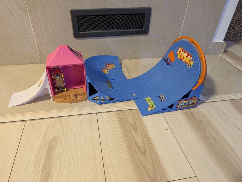Hot wheels skatepark