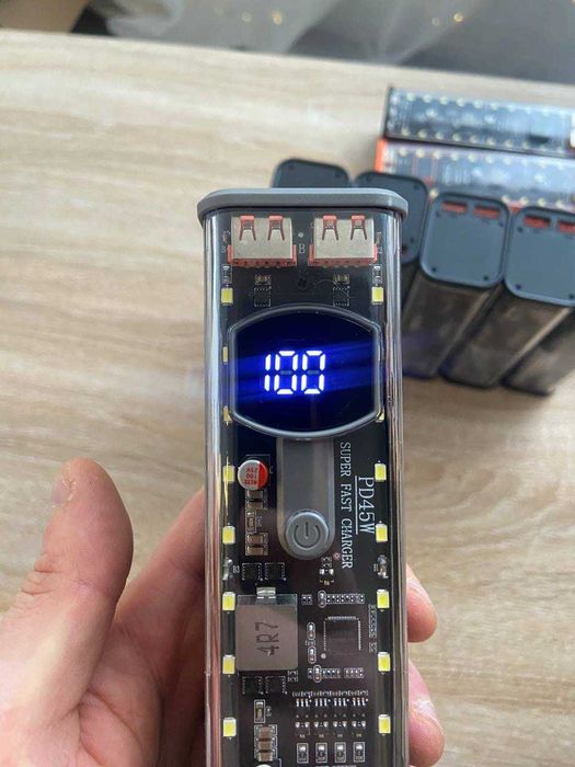 Корпус для павербанка с быстрой зарядкой 22.5W + фонарик (8x18650)