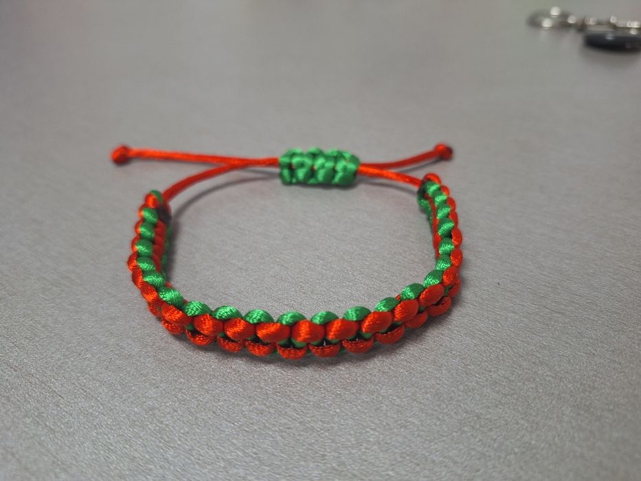 Браслет плетений ( шовкова нитка)