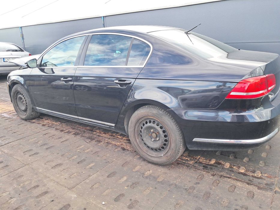 Volkswagen Passat B7 Sedan na Części 1.4TSI CAXA manual Kompletny Przód Passat B7 Kolor Czarny Ładne Drzwi Passat B7