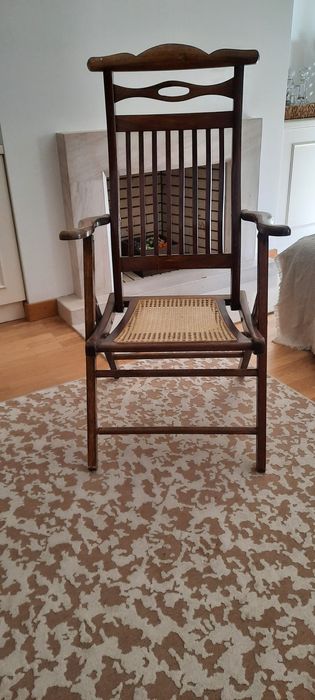 Cadeira antiga em palhinha