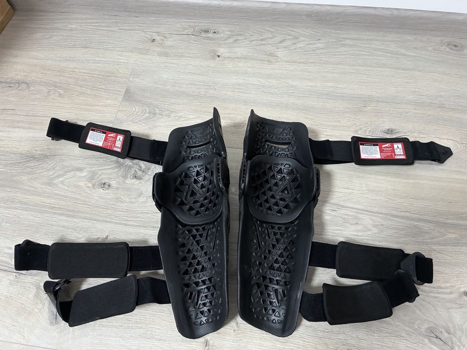 Мотонаколінники Leatt Dual Axis PRO