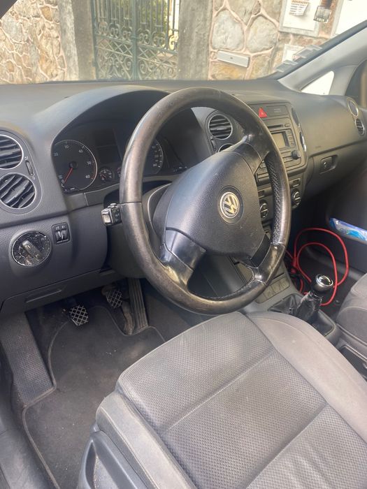 VW Golf Plus 2.0 TDI de 2005 avariado — photo 3