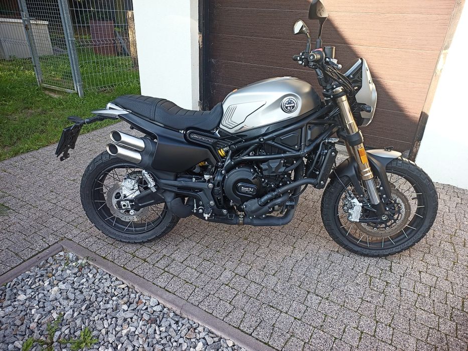 Piękny Benelli Leoncino 800 Trail