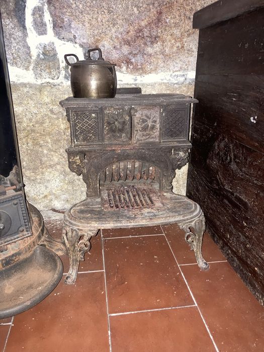 Salamandras antigas decorativas, em ferro