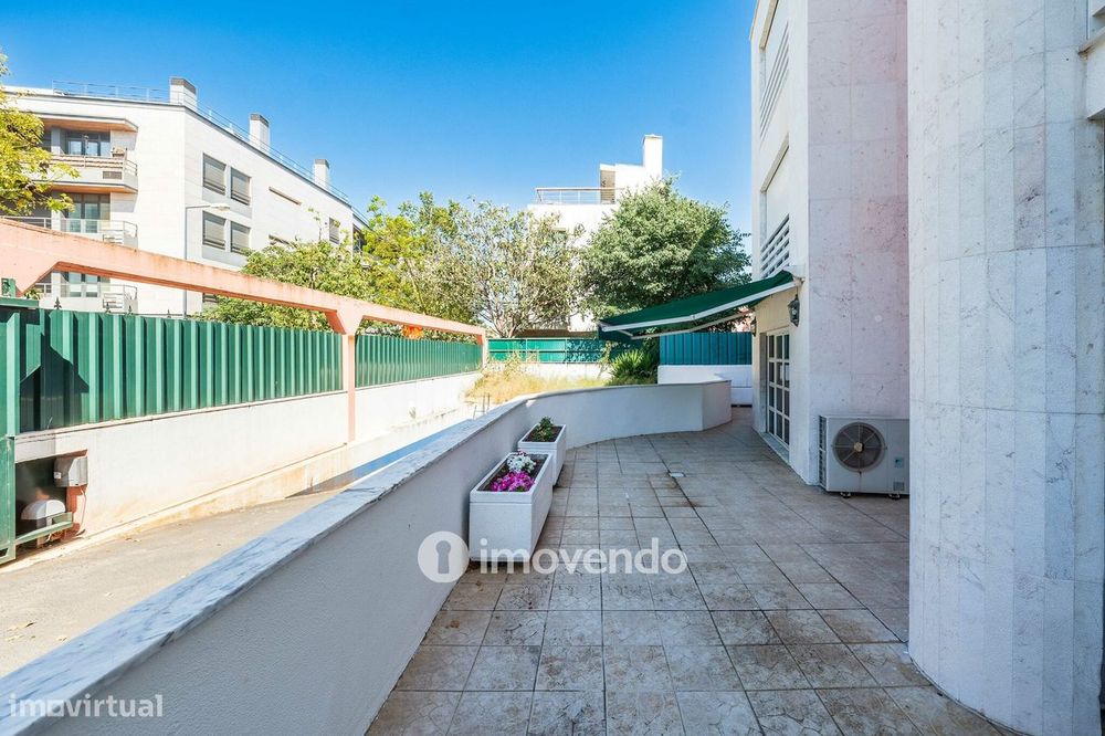 Apartamento T4 exclusivo, com estacionamento e terraço, em Belém