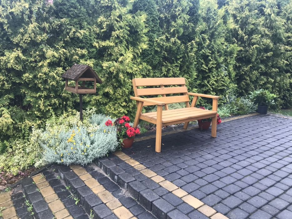 Drewniana ławka ogrodowa ręcznej roboty