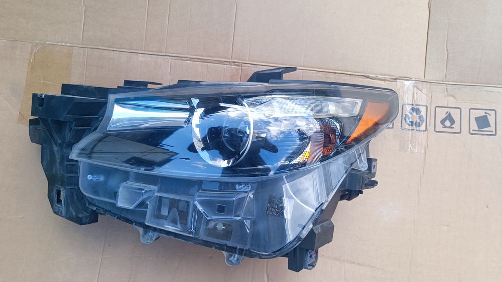 Фара Mazda CX-9 2022 TM5251040