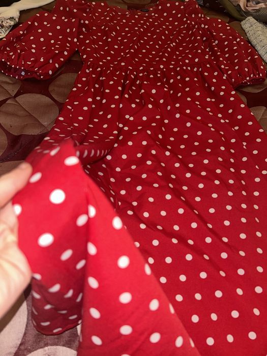 Vestido comprido vermelho às bolas