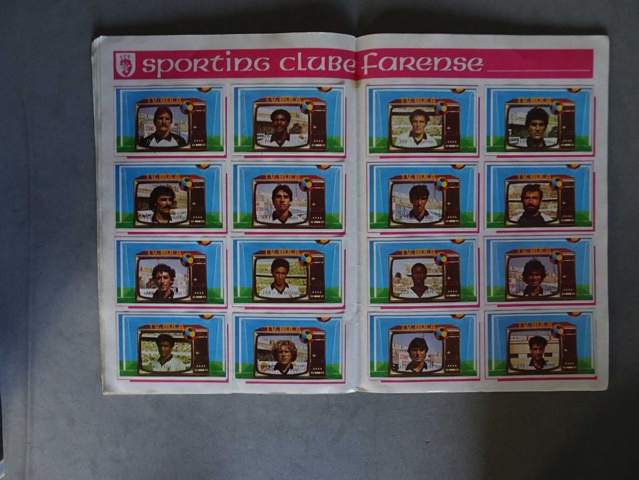 Caderneta de cromos de futebol TV Bola incompleta (faltam 51 cromos)