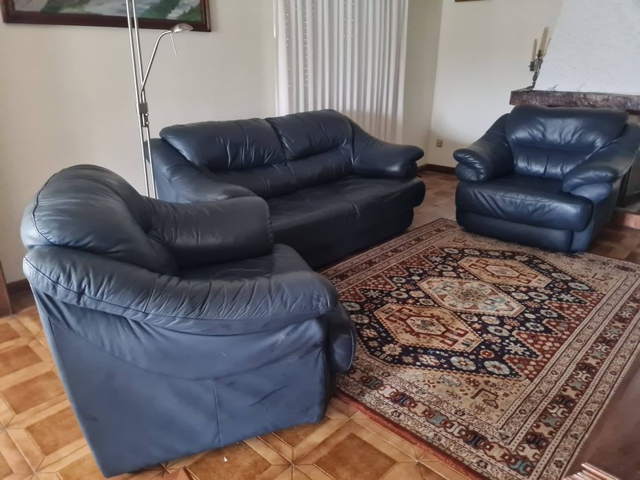 Conjunto de sofás em pele