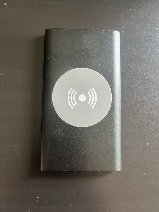 Powerbank 4000 mah z funkcją ładowania indukcyjnego