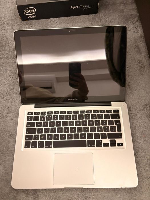MacBook Pro 2012436941526401689601