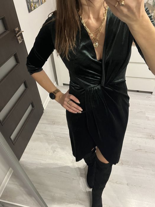 Zielona sukienka Zara welurowa midi Świeta sylwester hit promocja