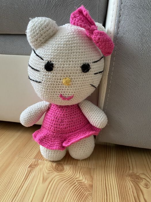 Szydełkowa maskotka hello kitty