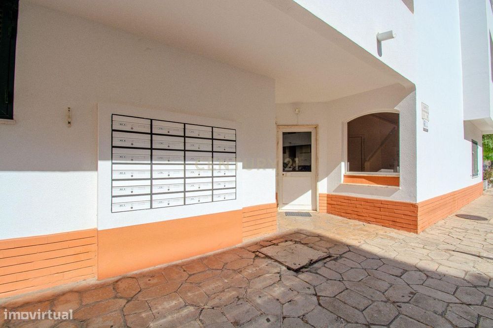 Apartamento com um quarto no centro da cidade, em condomínio fechado c