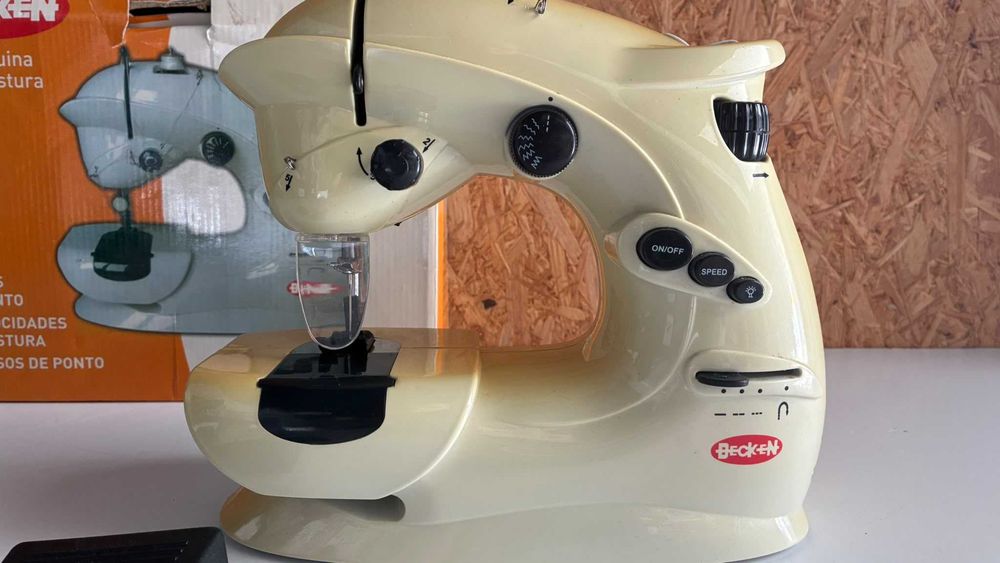 Máquina de Costura Becken