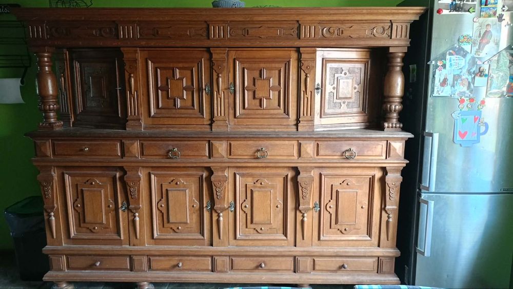 Kredens w stylu rustykalnym