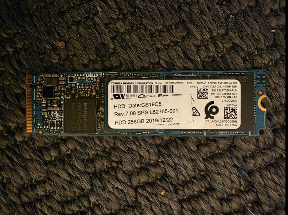 SSD Toshiba 256 ГБ, M.2 NVMe
