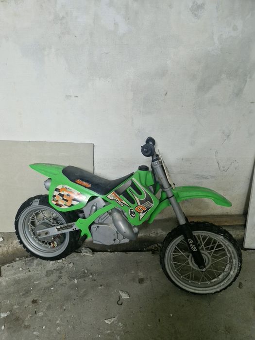 Mota eletrica de crianças