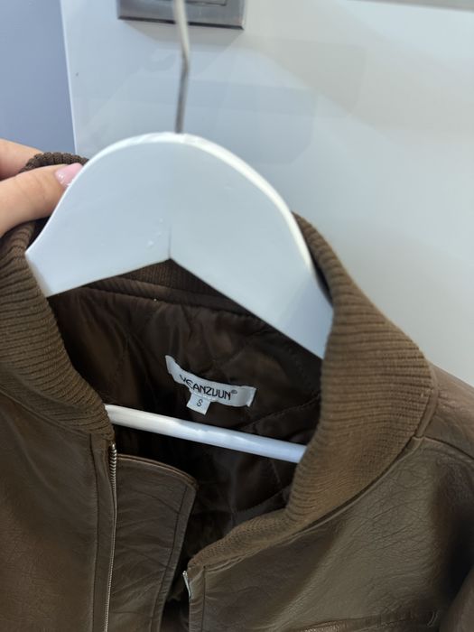 Бомбер / курточка на весну