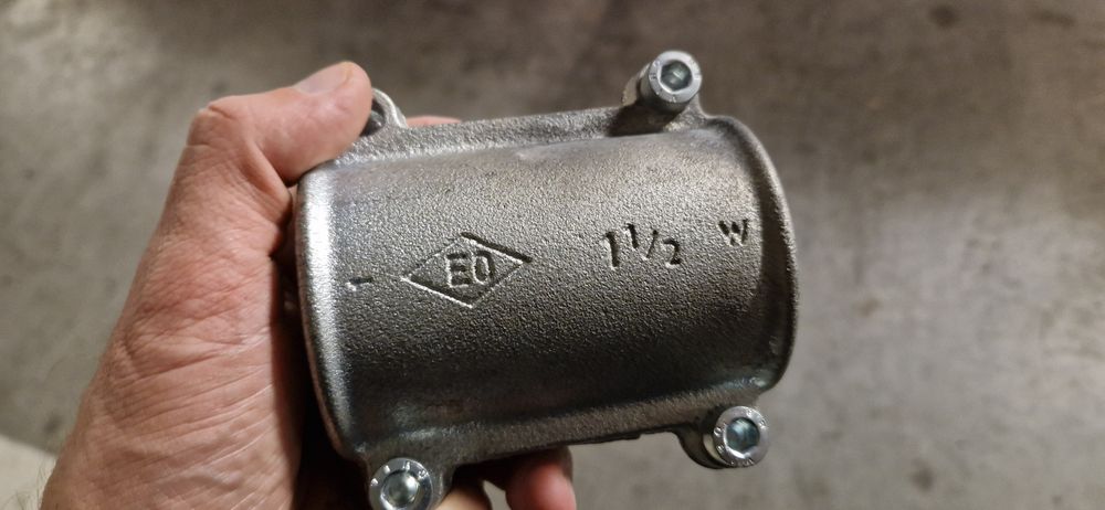 Hole-Cover Clamp64752389988609121