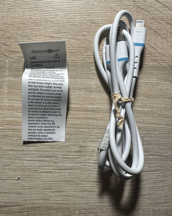 Przewód USB–Lightning + ładowarka (gratis)