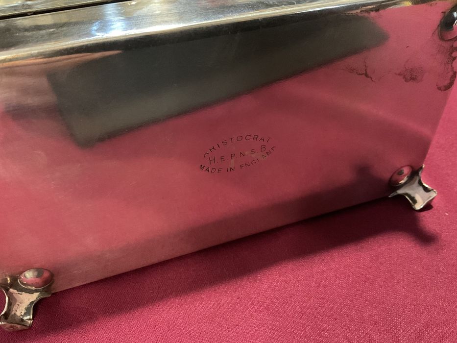 Caixa inglesa casquinha com pés 16x9cm anúncios abaixo