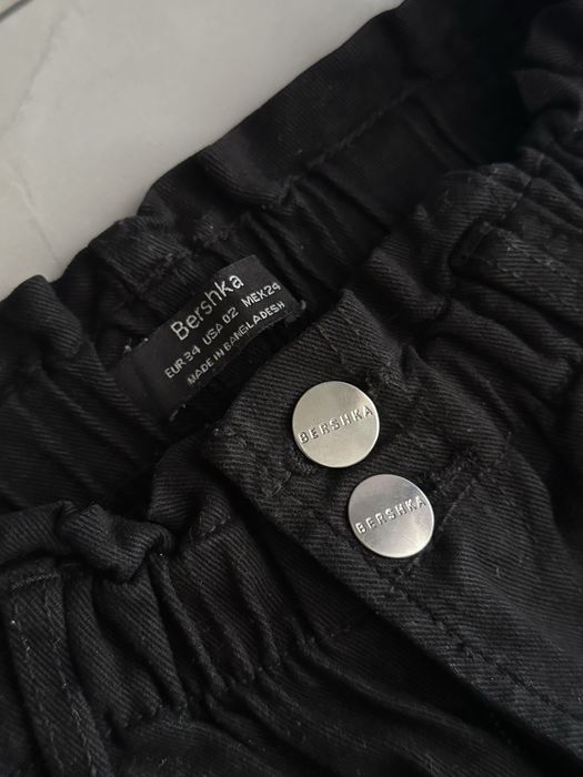 Sprzedam damskie spodnie jeansowe czarne marki Bershka ( rozmiar XS )