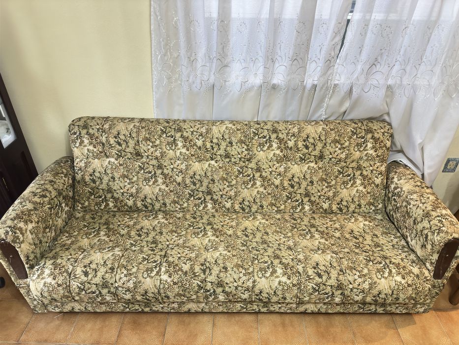 Sala completa pouco usada