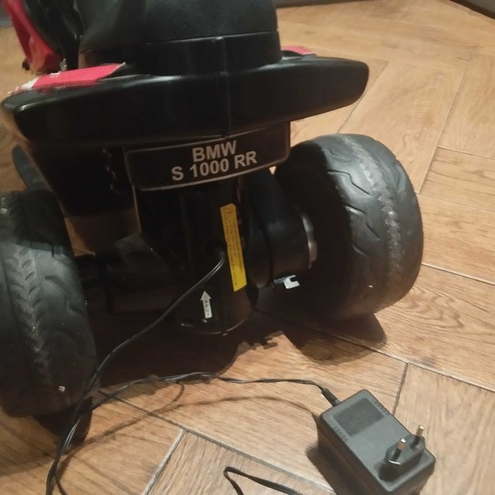 Motorek na akumulator 6V BMW R1000 z ładowarką.