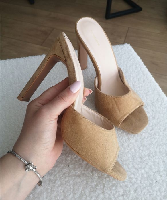 Prettylittlething - piękne karmelowe klapki na obcasie 37 - jak nowe