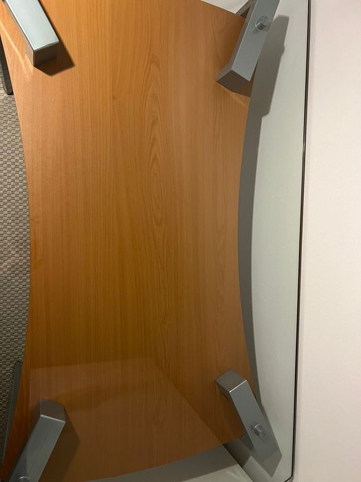 Mesa multifuncional com tampo em vidro temperado