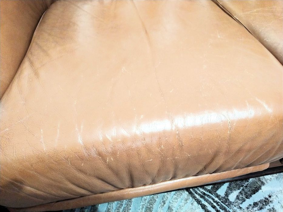 Conjunto de Sofás em Pele (2 e 3 lugares) Excelente Estado