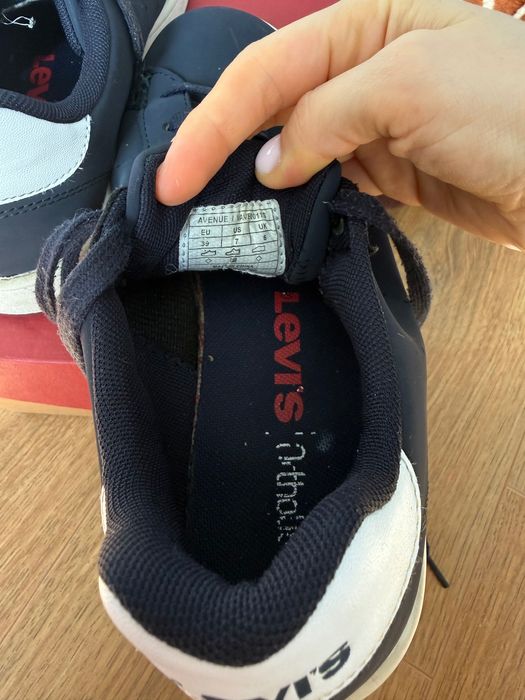 Кеди на підлітка Levi’s розмір 39