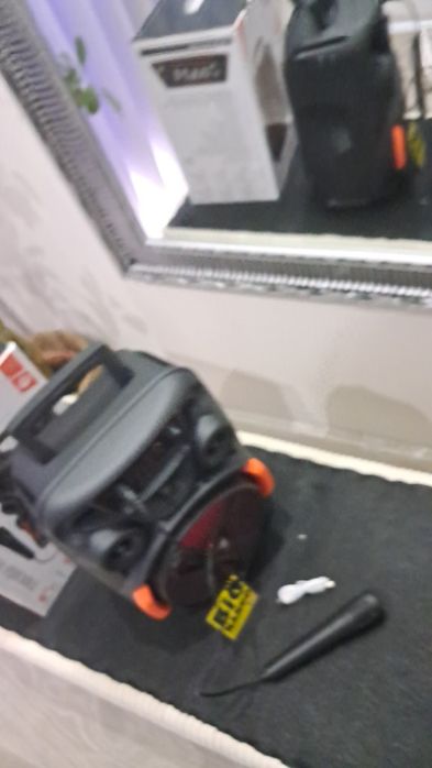 Coluna de som, com Bluetooth para karaokê com microfone e  luz