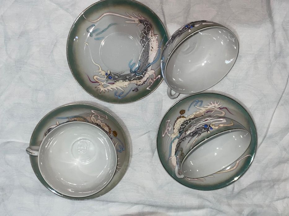 Conjunto de louça antiga