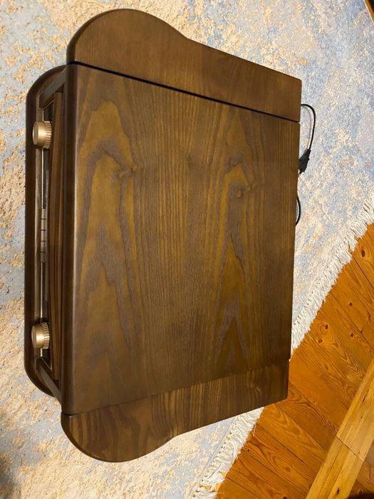 Вініловий програвач / стереосистема в ретро стилі