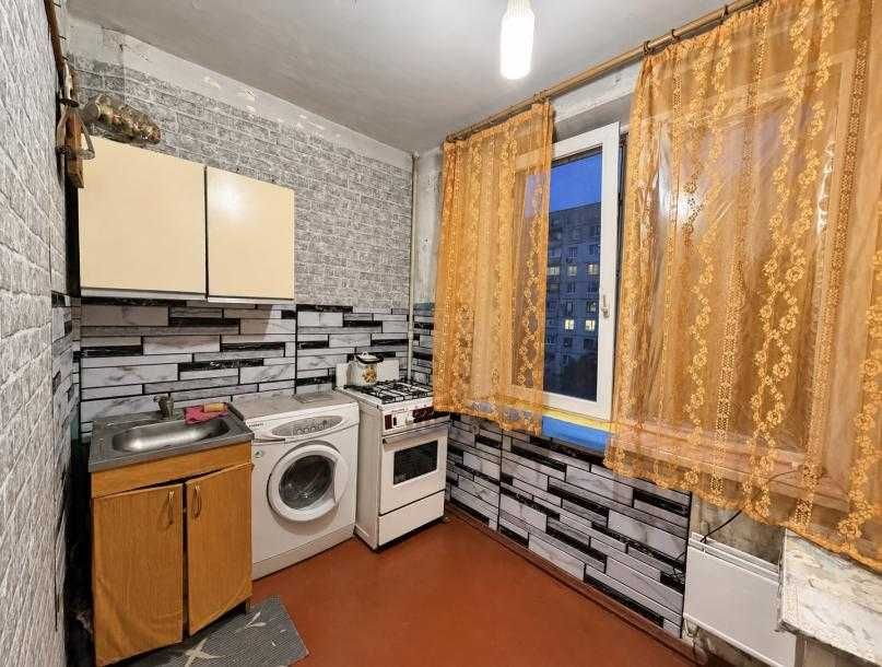 Продам 2 из квартиру м Дворец Спорта ул Каденюка 11/2.