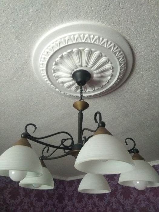 Продам люстри на вибір