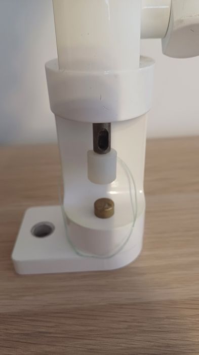 Maquina para furar tiras