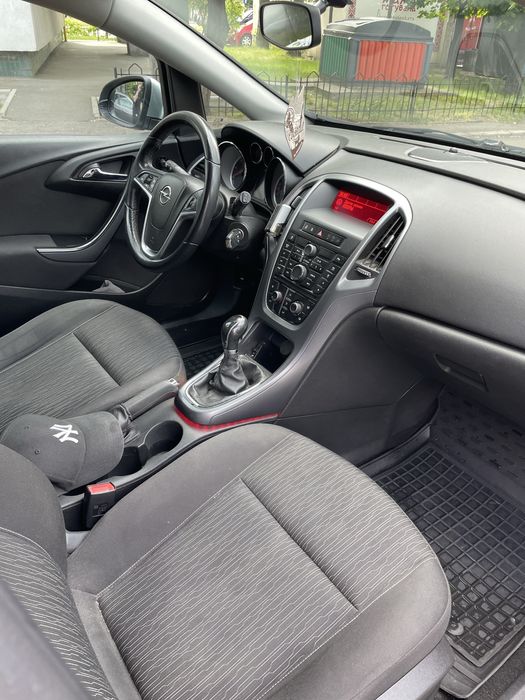 Продам Opel Astra J