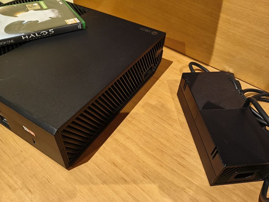 Xbox One fat + Halo 5