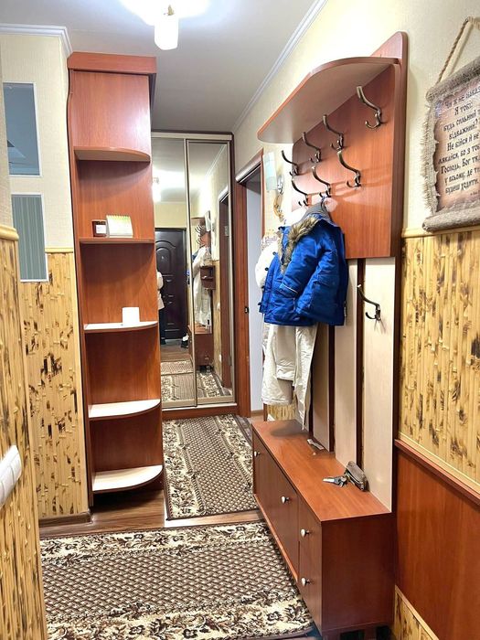 Продам 2-кім квартиру на другому поверсі