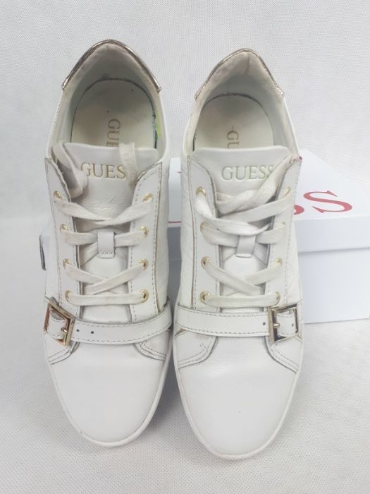 Sneakersy Guess biale monogram zlote klamry 41