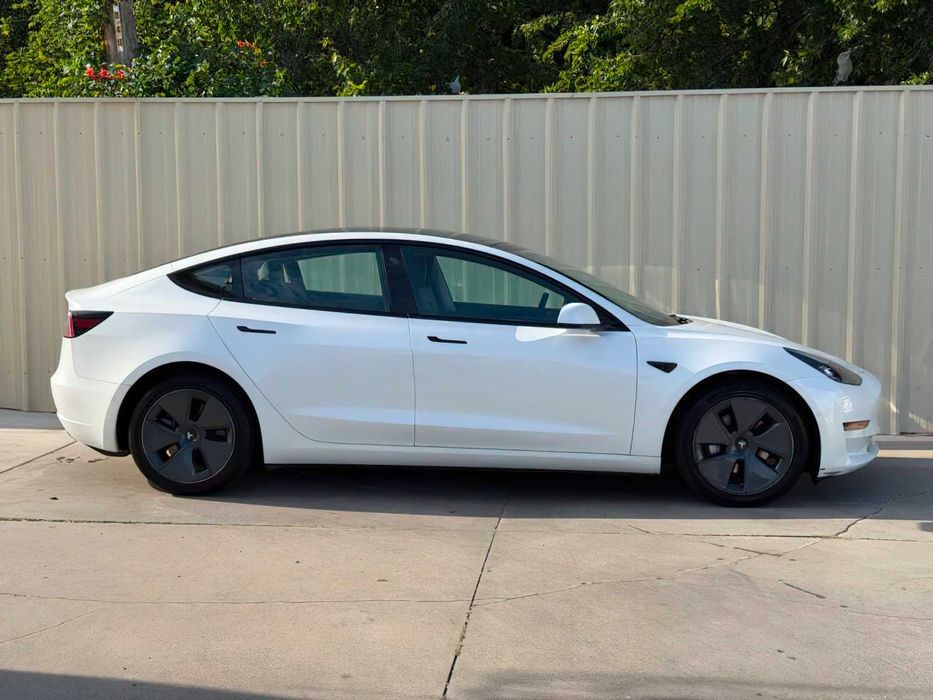 Tesla Model 3 Long Range      2022