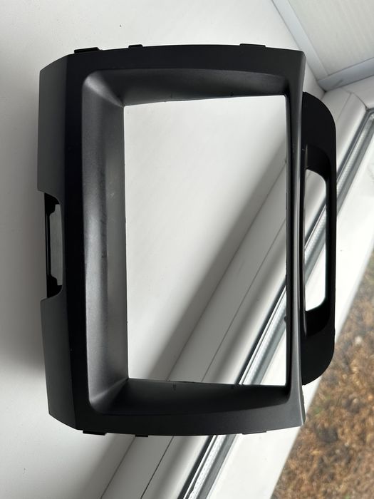 Переходная рамка для установки автомагнитол в Kia Sportage